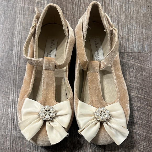 Trish Scully Child Velvet Bow Shoes - Picture 1 of 8
